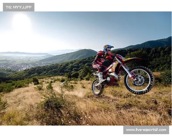 凉山拳击少年吉格呷体通过每日耐力跑挑战极限体能训练纪录